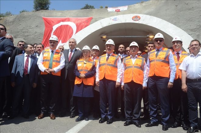 12 ili batıya bağlayan Karahan Tüneli ulaşıma açıldı