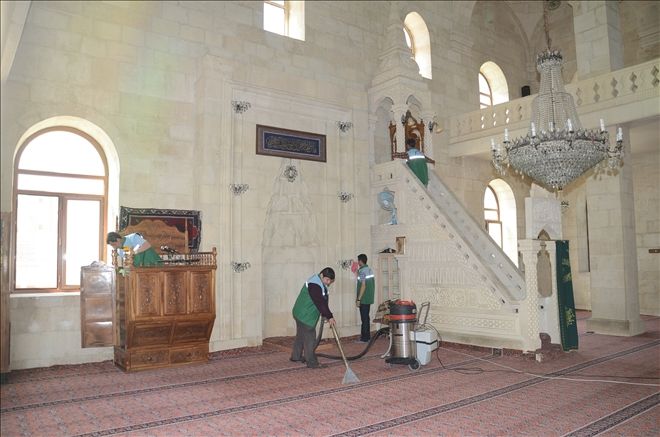 Camilerde Ramazan temizliği yapıldı
