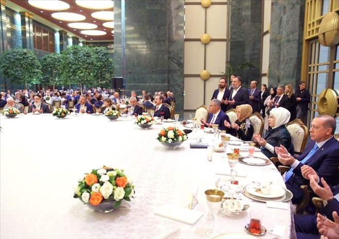 Hamid Hamideddin Efendi Cumhurbaşkanlığı Külliyesi´nde iftara katıldı
