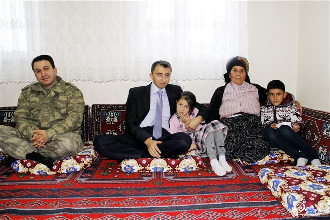 Kaymakam Türk, Şehit ailesini ziyaret etti