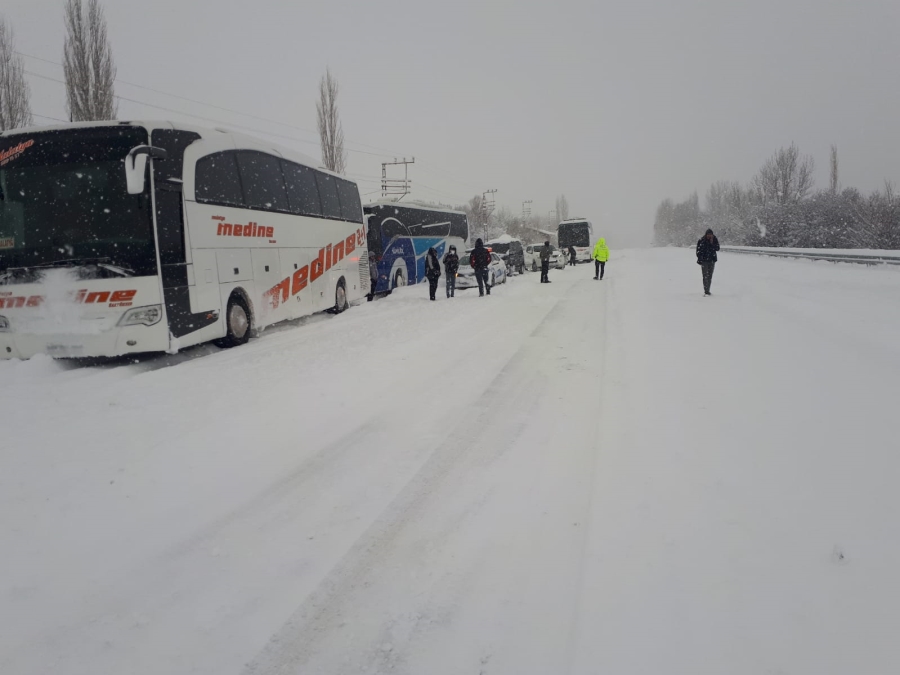 Kar nedeniyle Malatya-Kayseri kara yolu ulaşıma kapandı