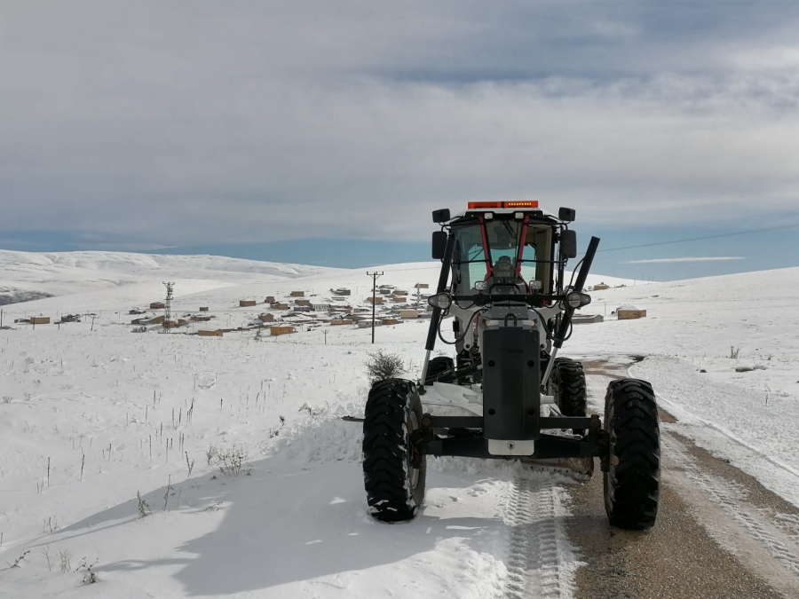 Kar nedeniyle kapanan yollar ulaşıma açıldı