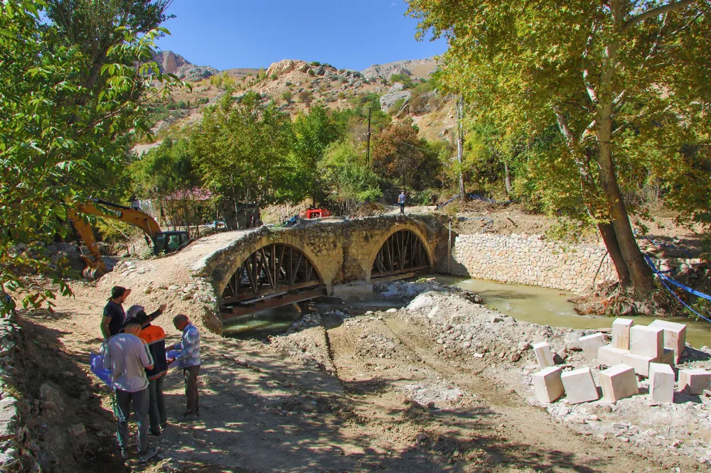 Osmanlı yadigarı tarihi Hacılar Taş Köprü restore ediliyor