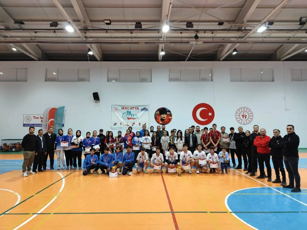 Özel Hacı Naciye Ateş Okulları badminton il birincisi oldu