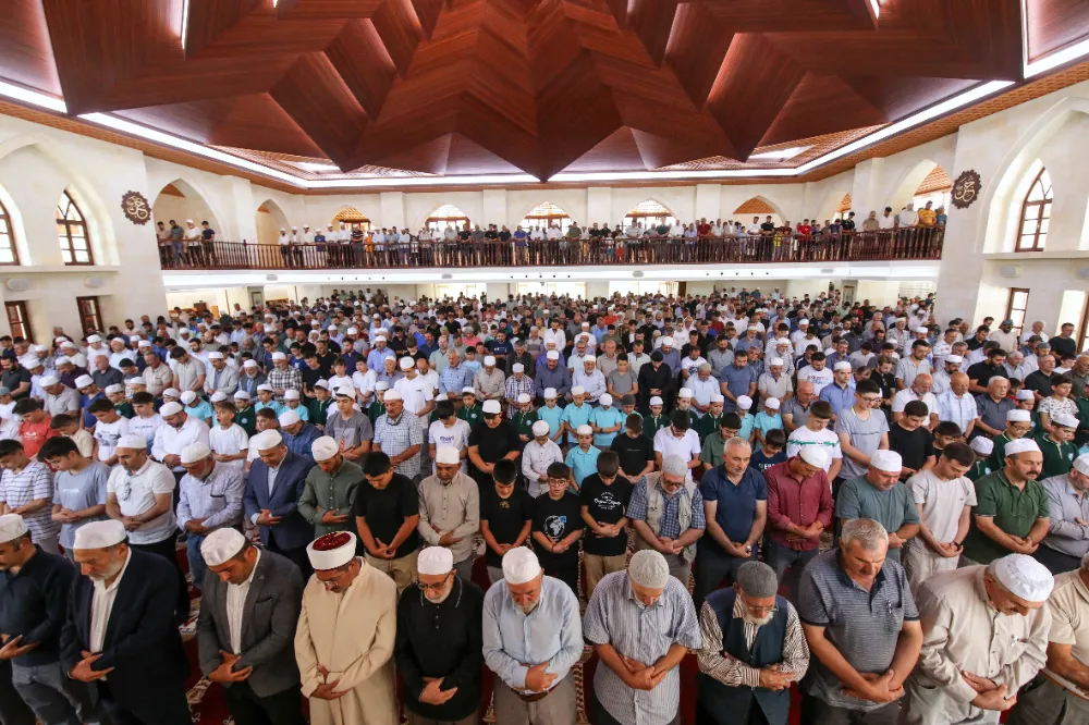 Heniyeh için gıyabi cenaze namazı kılındı