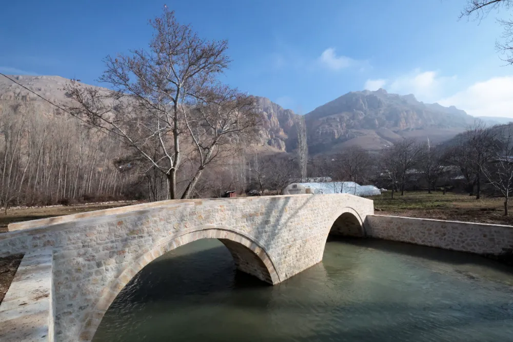 Tarihi Hacılar taş köprünün restorasyonu tamamlandı