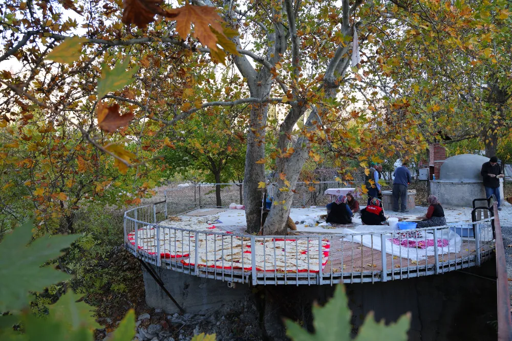 Baytarbağı Mahallesi’nde tandır ekmekli kış hazırlığı