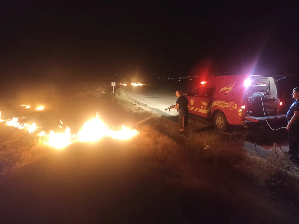 Gece saatlerinde çıkan iki ayrı yangın söndürüldü