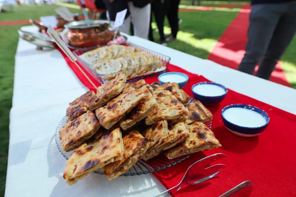 Festival kapsamında yöresel yemek ve okçuluk yarışması düzenlendi