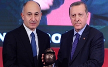 Cumhurbaşkanı Erdoğan, Erman Ilıcak´a ödül verdi